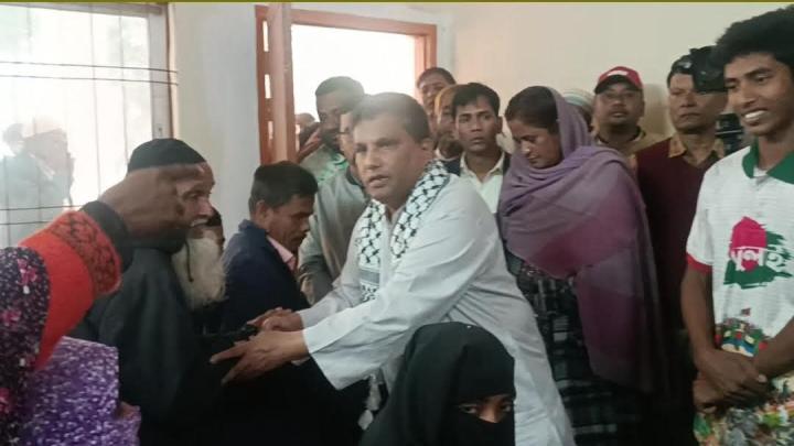 জুলাই গণ-অভ্যুত্থানে পঞ্চগড়ের শহীদ পরিবারের খোঁজ নিলেন নওশাদ জমির